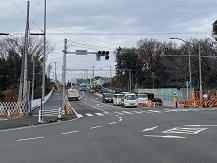 用田橋際交差点付近から見た現場の状況