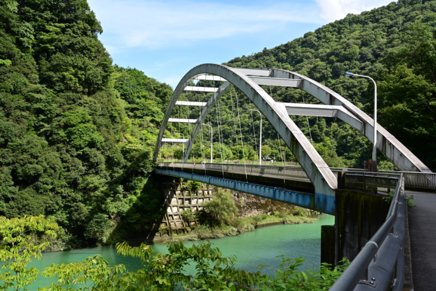 途中の新石小屋橋