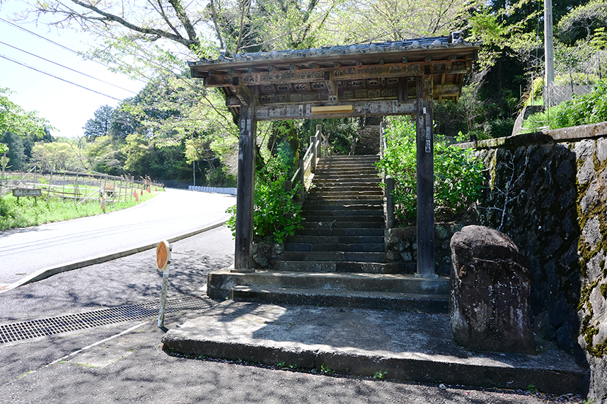 最初の山門
