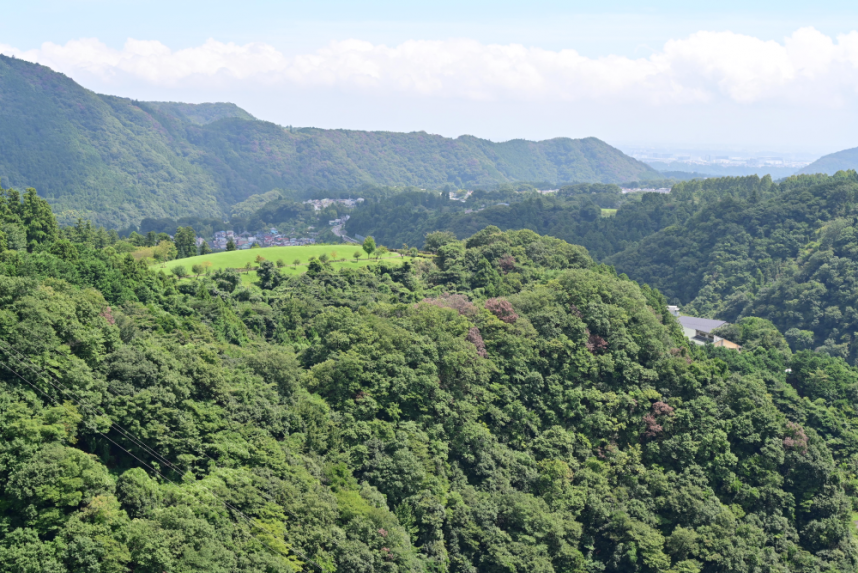 宮ヶ瀬ダムからみた「あいかわ公園」