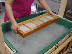 レインボープラザ（愛川繊維会館）紙漉き