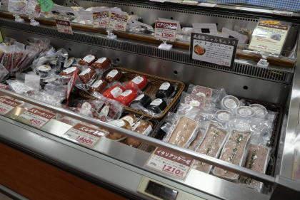 店内にある冷凍庫内の商品写真