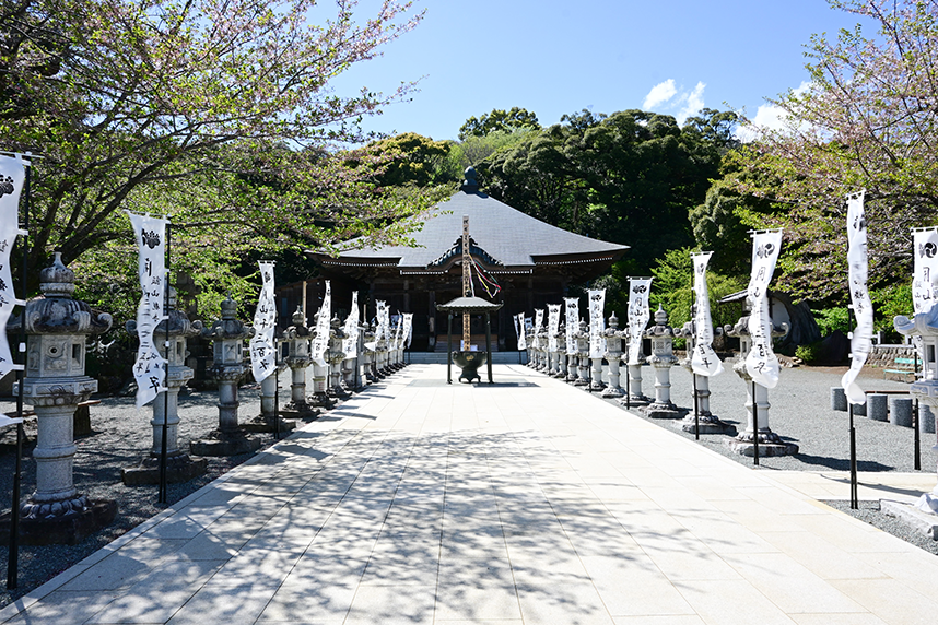 長谷寺観音堂正面から