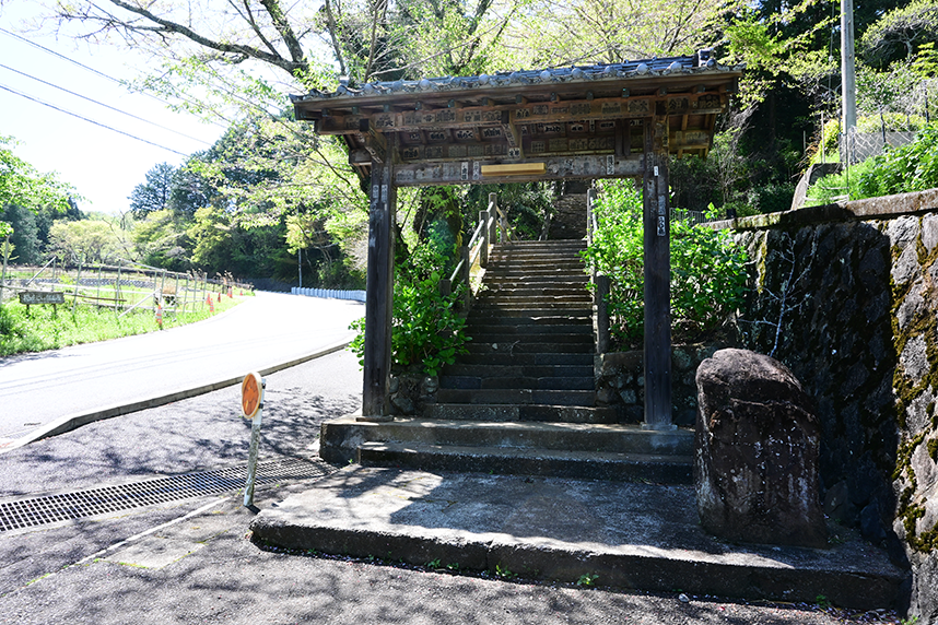 最初の山門