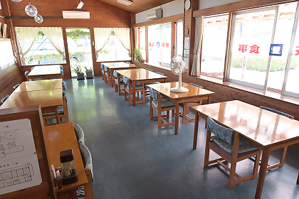 食堂内部の様子