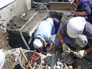 水道管の修理作業
