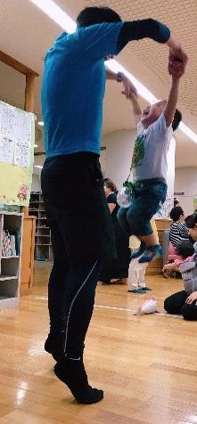 「手につかまってピョンピョン」やってみた！