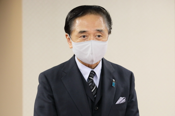 挨拶する知事