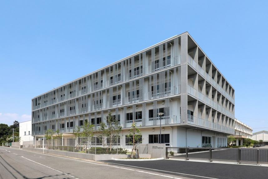 厚木東高校　商業教育棟