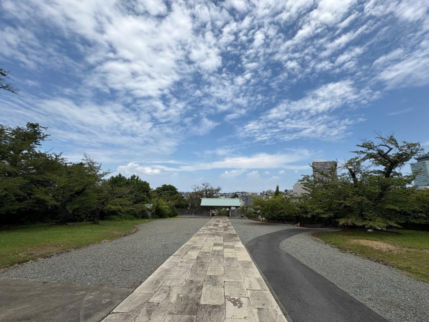 慰霊堂（お堂側から）