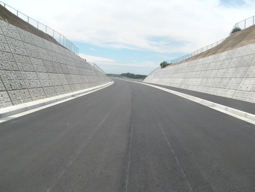 三浦縦貫道路II期（4工区整備工）道路改良工事