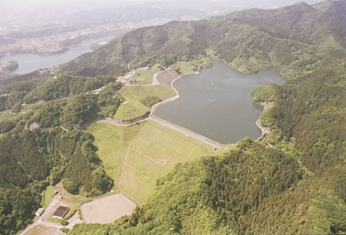 上空から見た城山湖