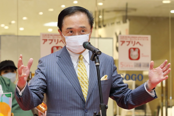 知事写真