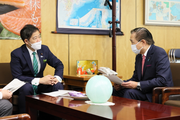 田畑総務副大臣との対話の様子