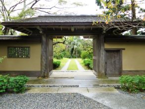 大磯城山公園旧吉田邸兜門