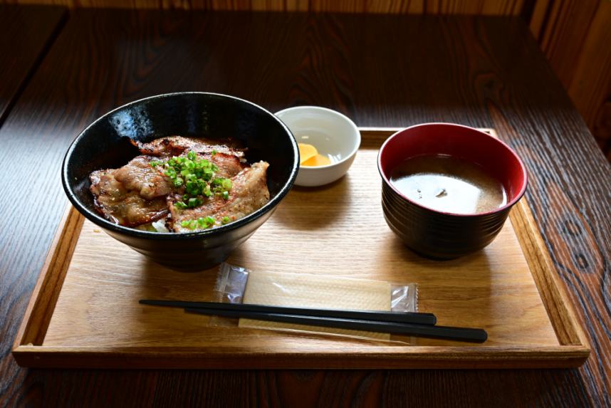 恵水キッチン-豚丼