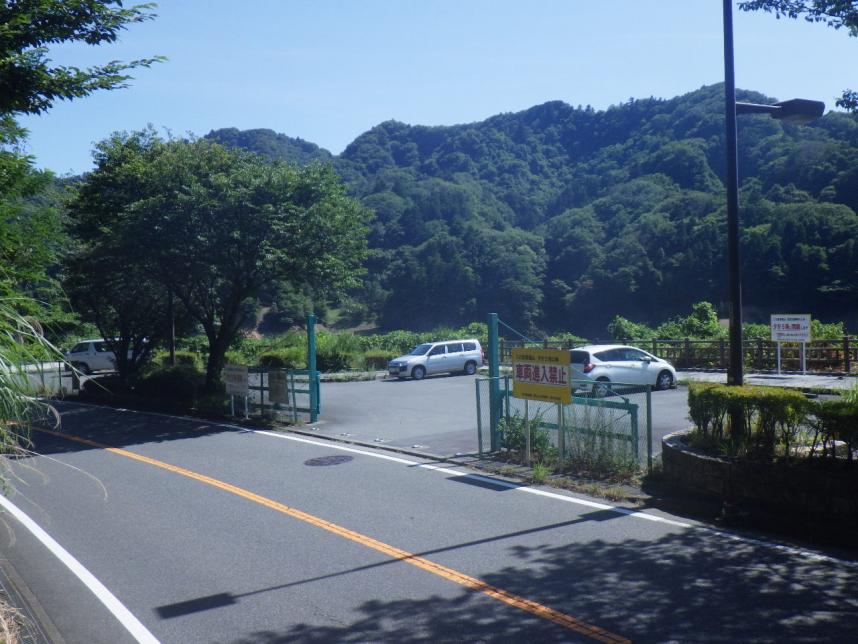 大棚沢広場駐車場