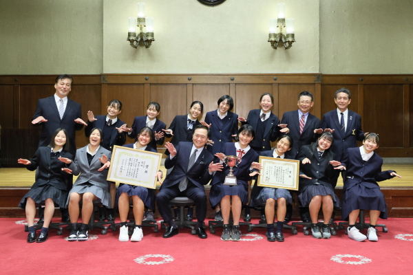 神奈川県女子代表チームの皆さんと記念写真