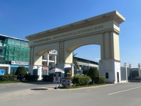 プノンペン経済特区の入口ゲート付近