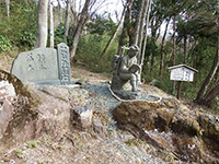 二宮金次郎の腰掛石の写真
