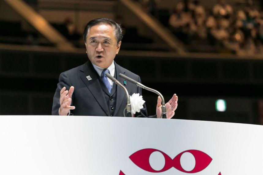 挨拶する知事