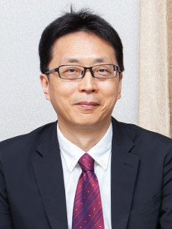 鄭 雄一 氏