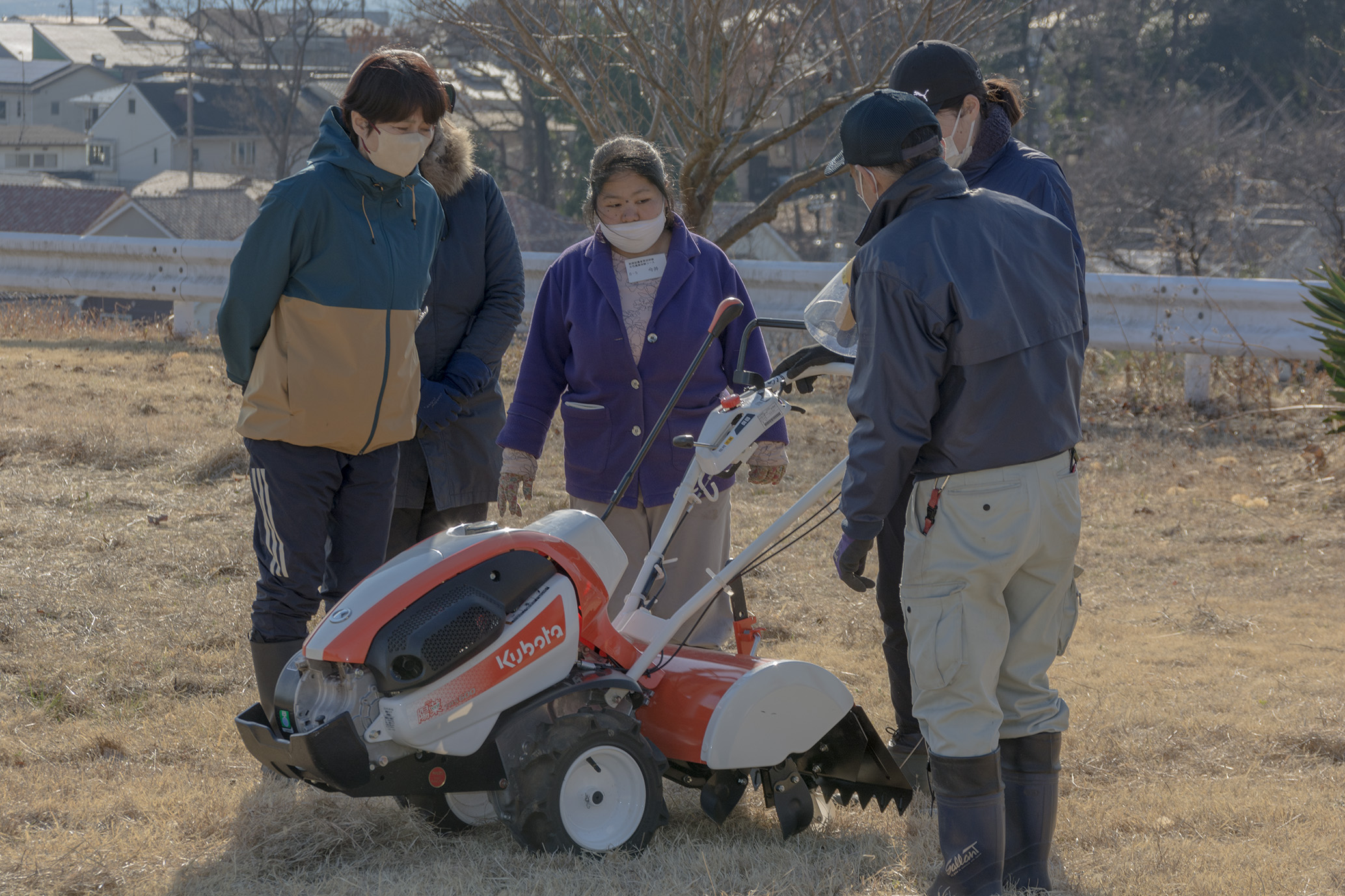 いざ、刈払機と歩行型トラクター