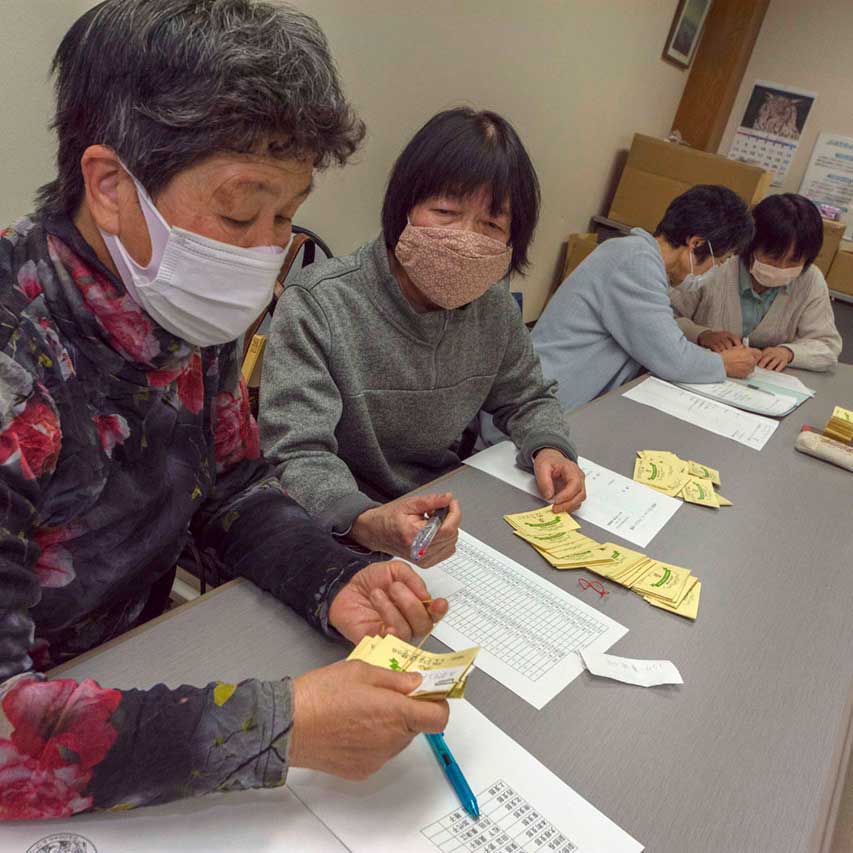 大繁盛の直売所を営む小俣シゲ子さんの「若い人に伝えたいこと」- 女性農業者活躍表彰受賞者インタビュー -