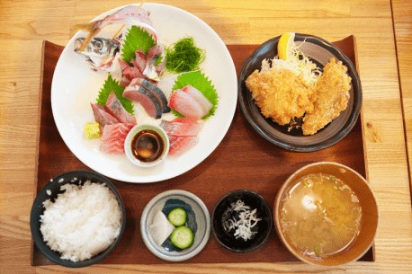 平塚漁港の食堂