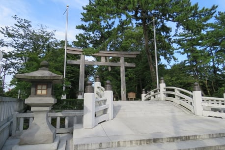 Samukawa Shrine