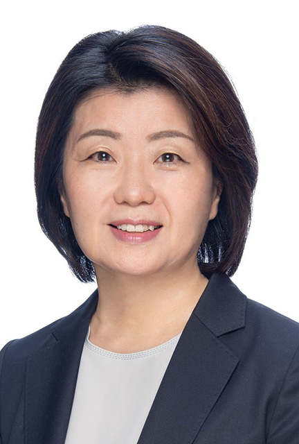 井上 由紀恵氏