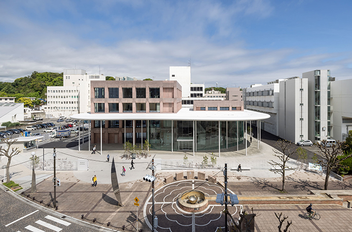 （サムネイル）神奈川歯科大学 キャンパスセンター　建物全体