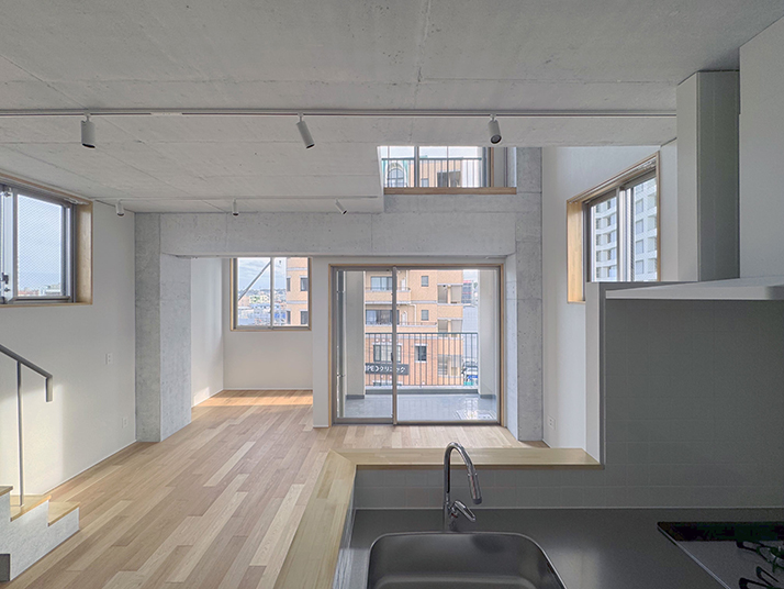 (サムネイル写真)STAIND TERRACE - Saluton　特徴箇所