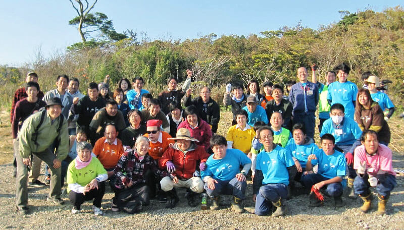 宮脇昭先生を囲んで　「どんぐりブラザーズと植樹大作戦（湘南国際村）」（2013）