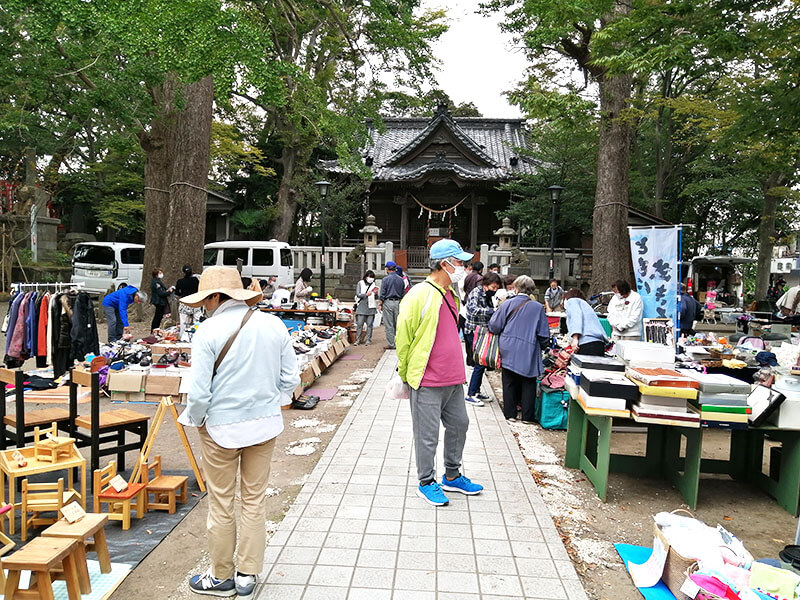 平日開催にもかかわらず多くの人が訪れるイベント「逗子ふれあいフリーマーケット」