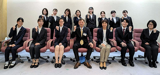 令和６年度入庁職員の写真