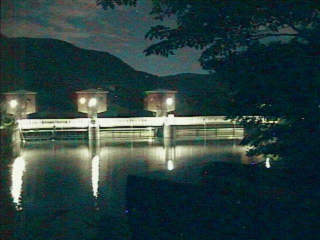 湖尻水門付近のカメラ画像