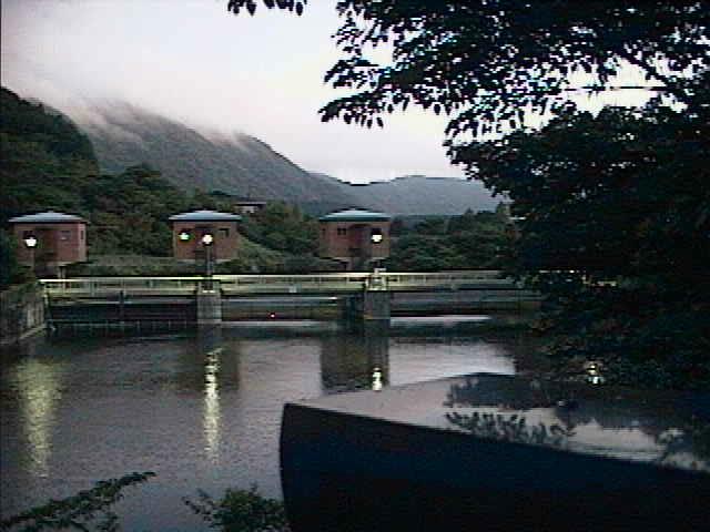 湖尻水門付近のカメラ画像
