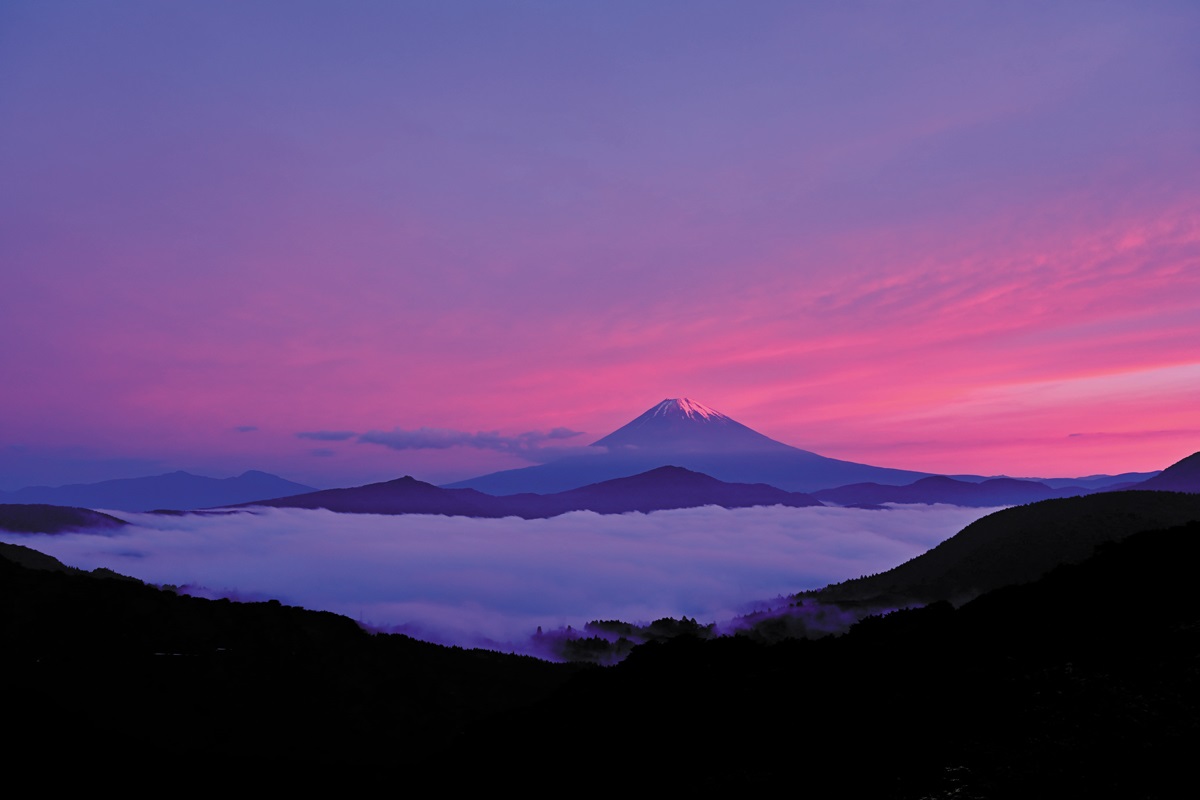 「芦ノ湖雲海と紅富士」