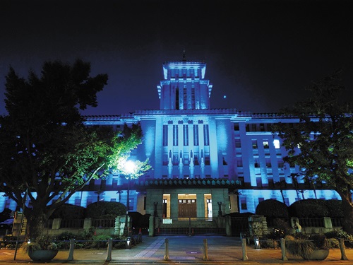 県庁本庁舎 ライトアップ 写真