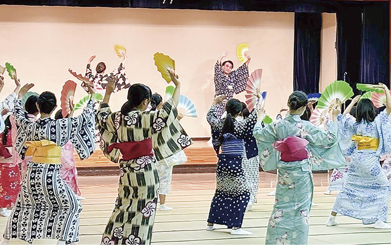 日本舞踊の踊りの稽古