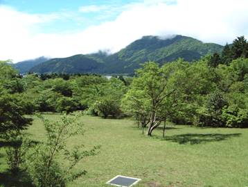 外輪山を見晴らすことができる花の広場の写真