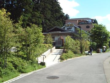 元箱根園地のトイレとスロープの写真