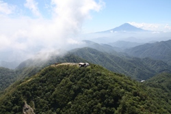 写真：塔ノ岳上空