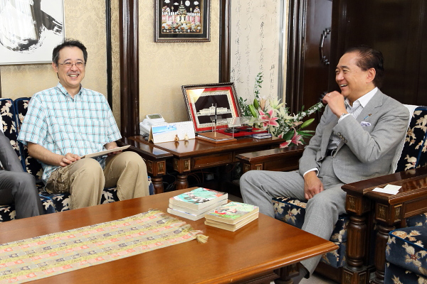 写真で見る 黒岩日記 14年８月22日 神奈川県ホームページ