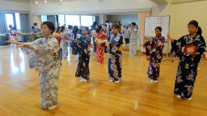 日本舞踊の練習の様子